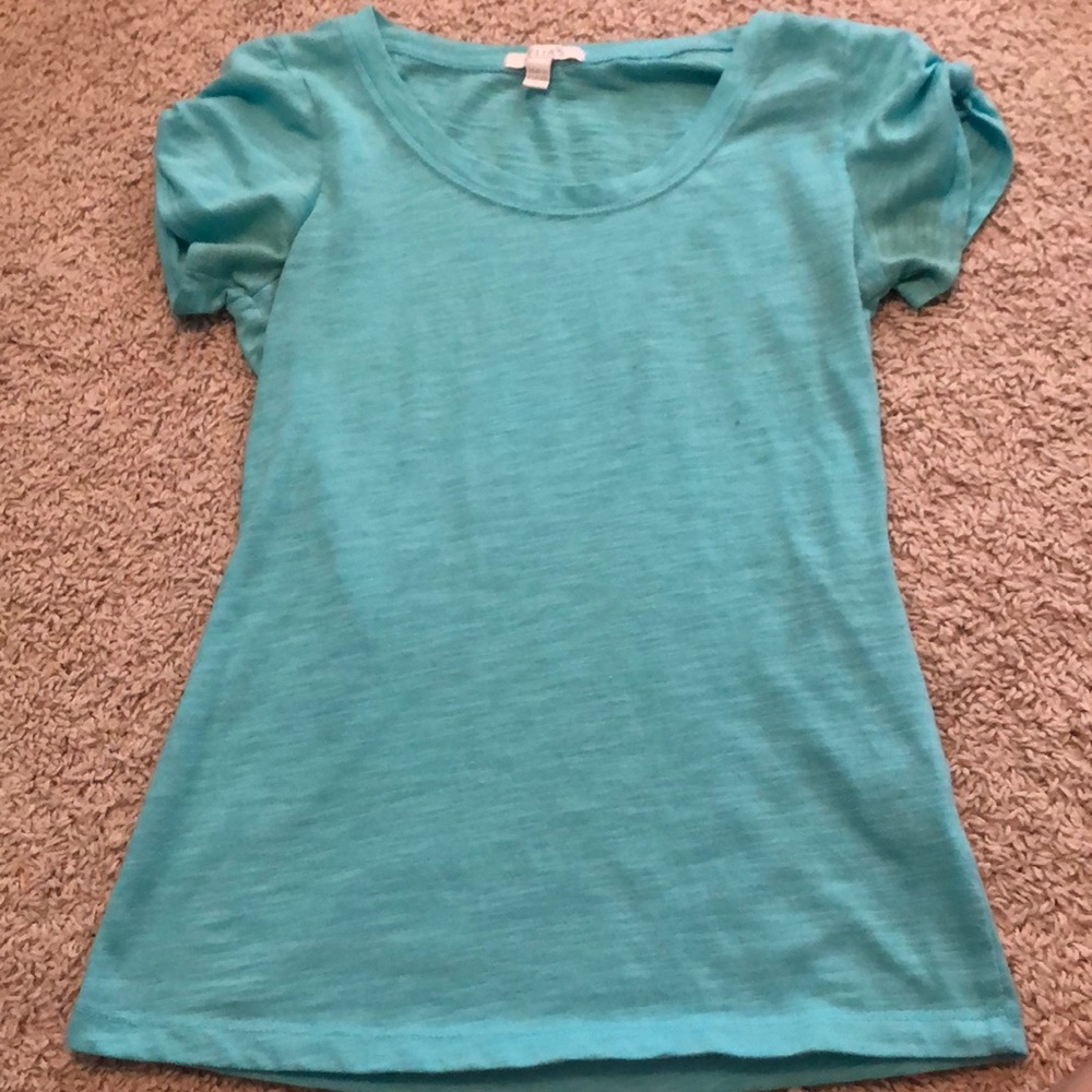 Light blue shirt sleeve shirt